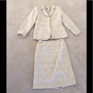 Beige paisley printed dress suit